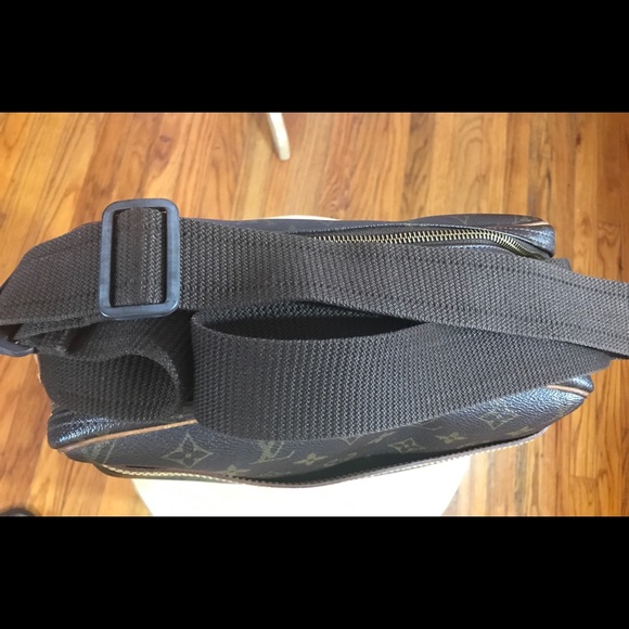 Louis Vuitton Monogram Reporter PM Crossbody Bag - Picture 5 of 8